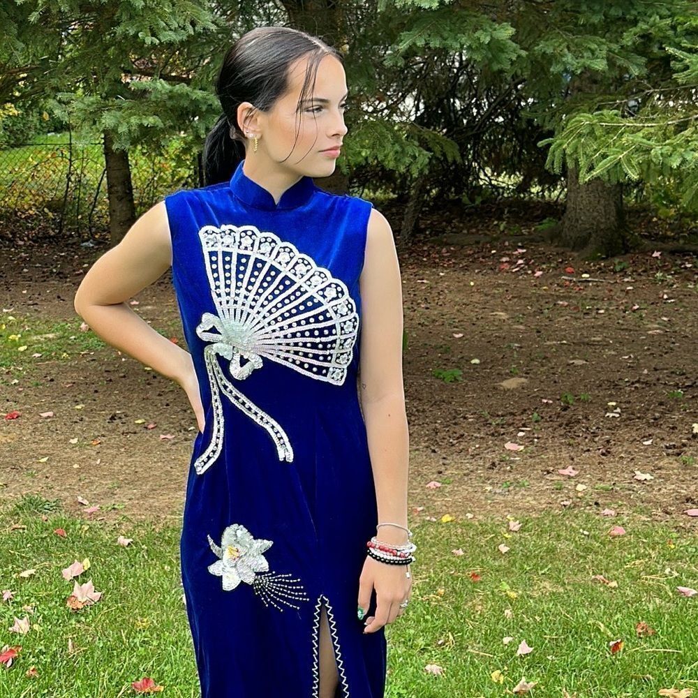 Vintage China Cheongsam in Navy Blue, Classical Embroidery Pattern Full Length